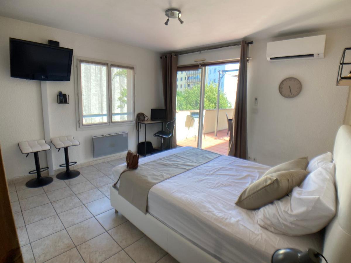 Studio Climatise Et Grande Terrasse Tarbes Centre Екстер'єр фото