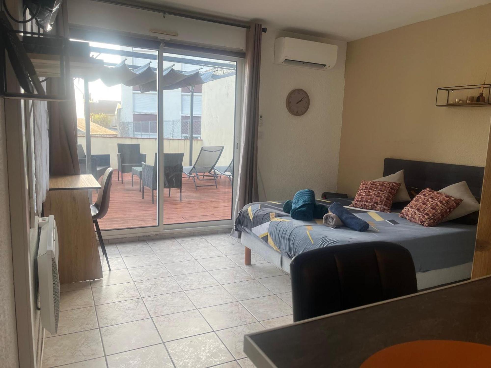 Studio Climatise Et Grande Terrasse Tarbes Centre Екстер'єр фото
