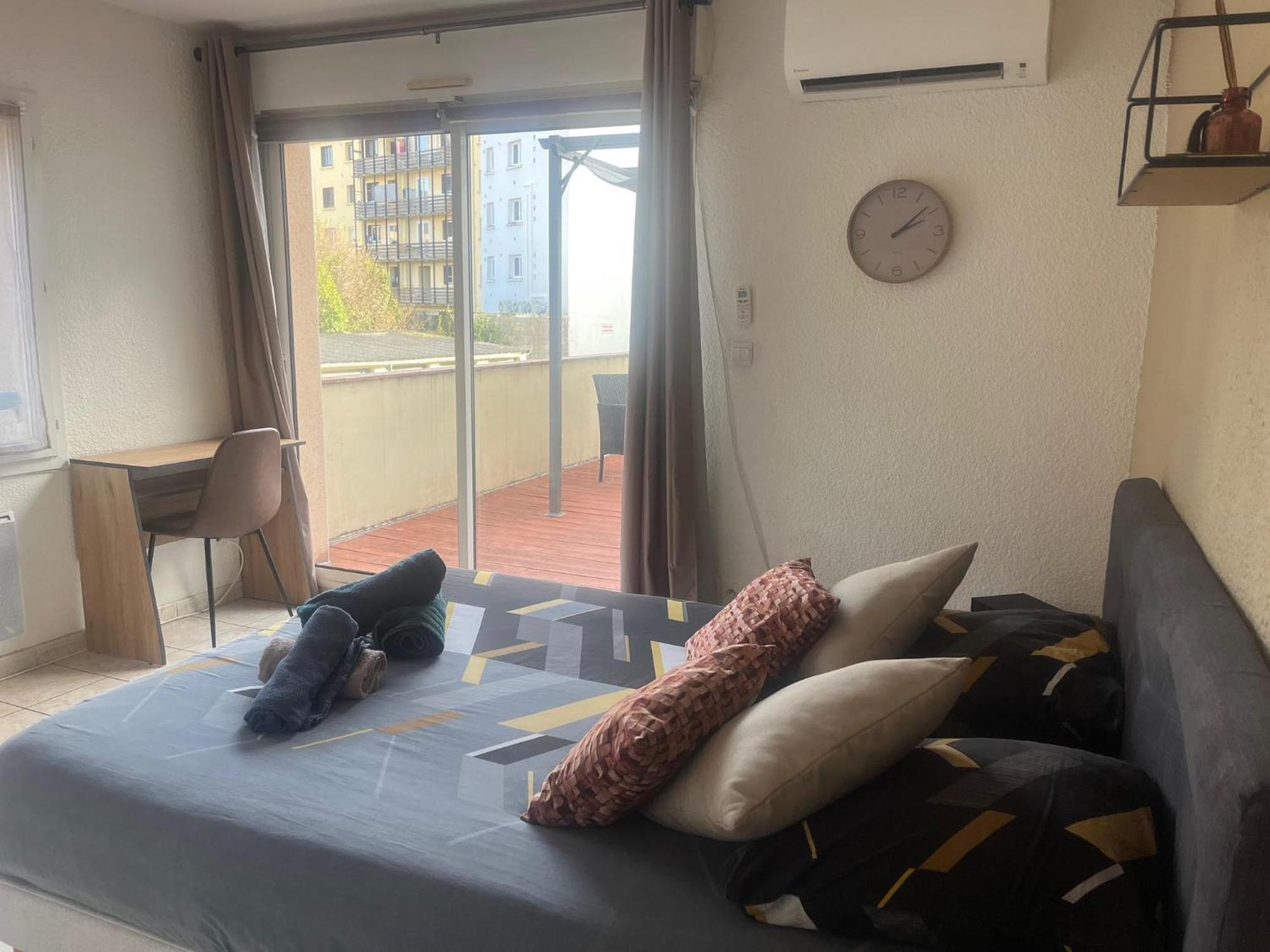 Studio Climatise Et Grande Terrasse Tarbes Centre Екстер'єр фото